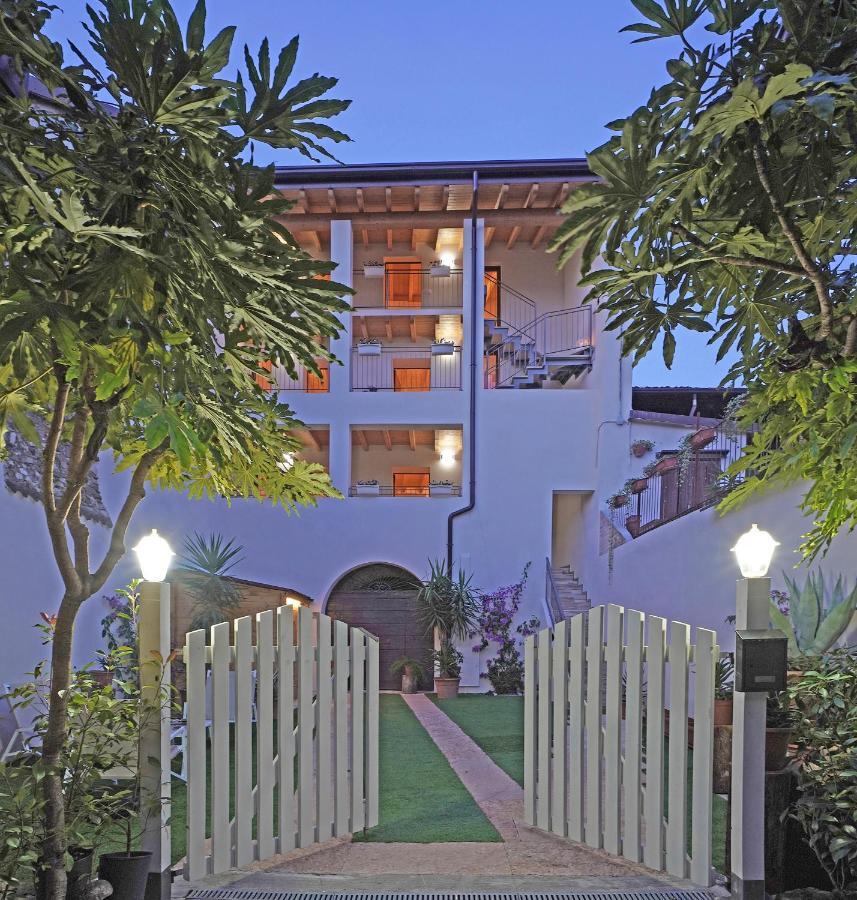 Apartments Villa Bougainville سان فيليتْشي ديل بيناكو المظهر الخارجي الصورة