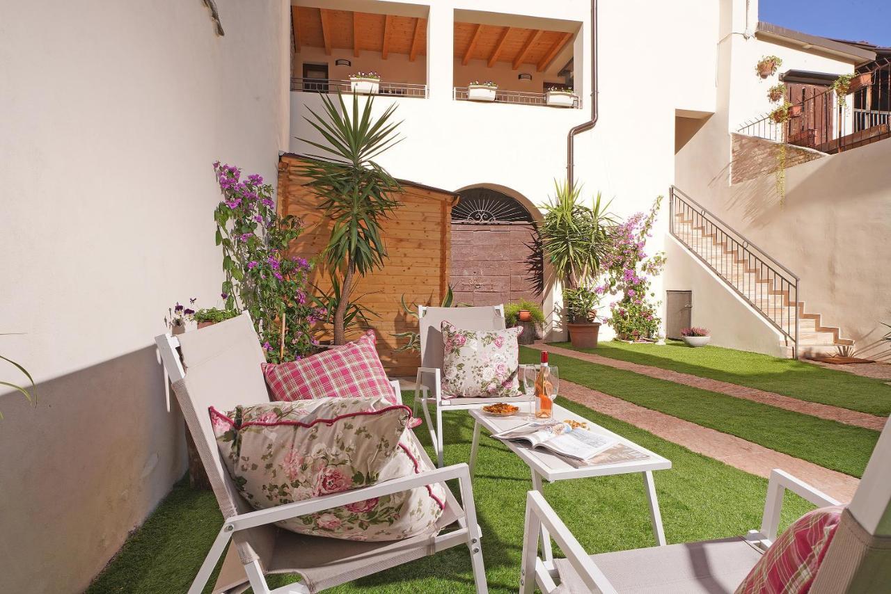 Apartments Villa Bougainville سان فيليتْشي ديل بيناكو المظهر الخارجي الصورة